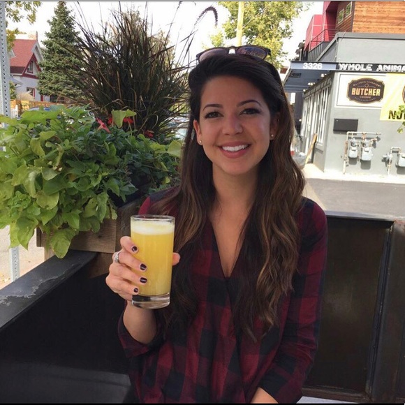 Meet your Posher, Traci - Picture 2 of 2